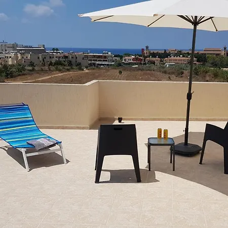 Sunny View - A Stunning With Private Rooftop Aldeamento Turístico Pafos