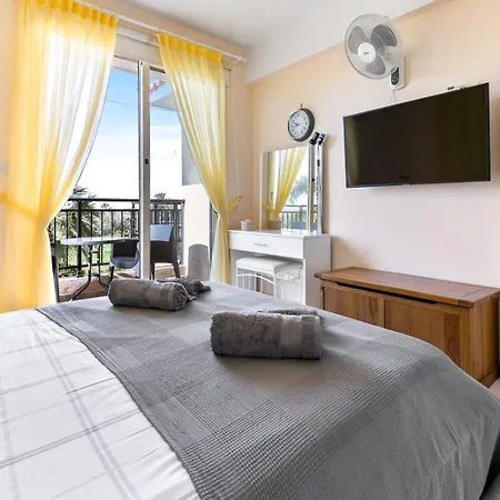 Sunny View - A Stunning With Private Rooftop Holiday park Paphos